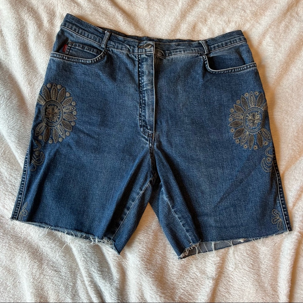 Olsen Floral Embroidered Medium Wash Mid Rise Cut Off Denim Jean Shorts Raw Hem